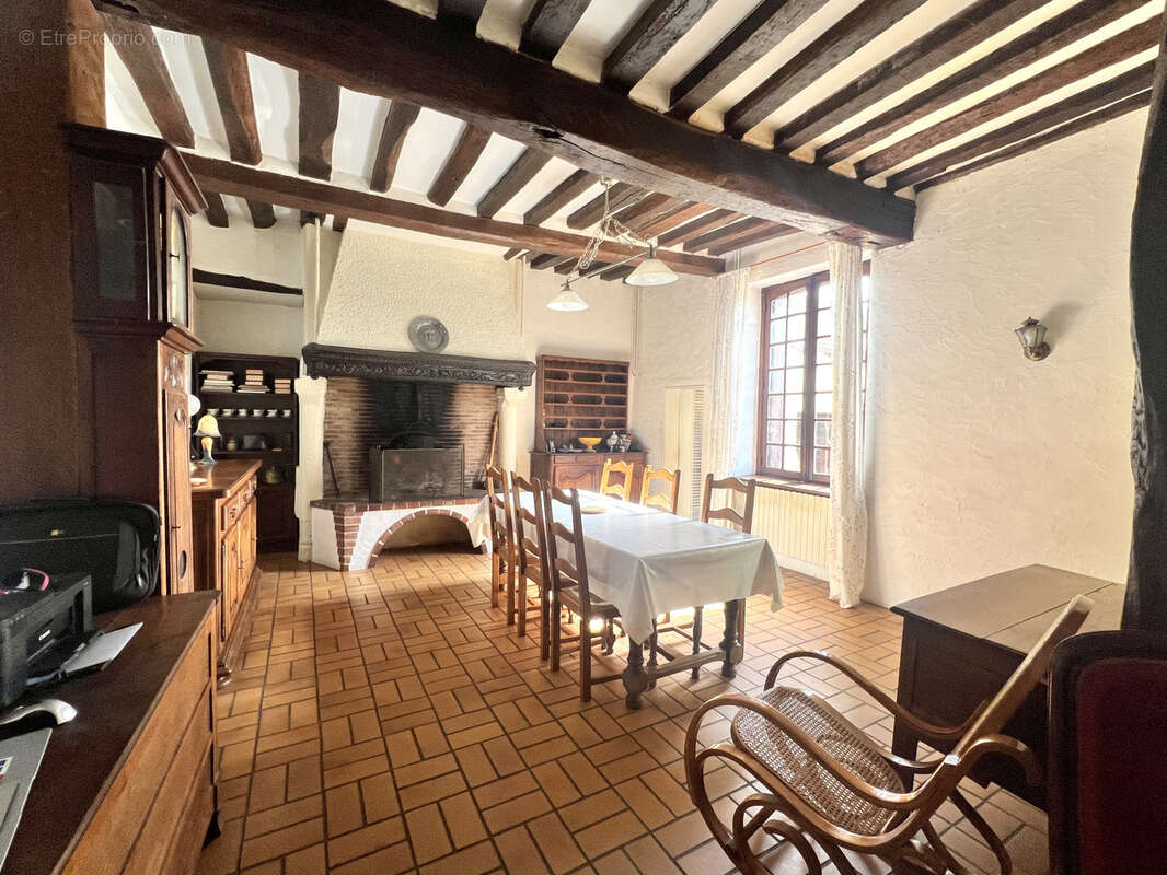 Maison à CHERISY