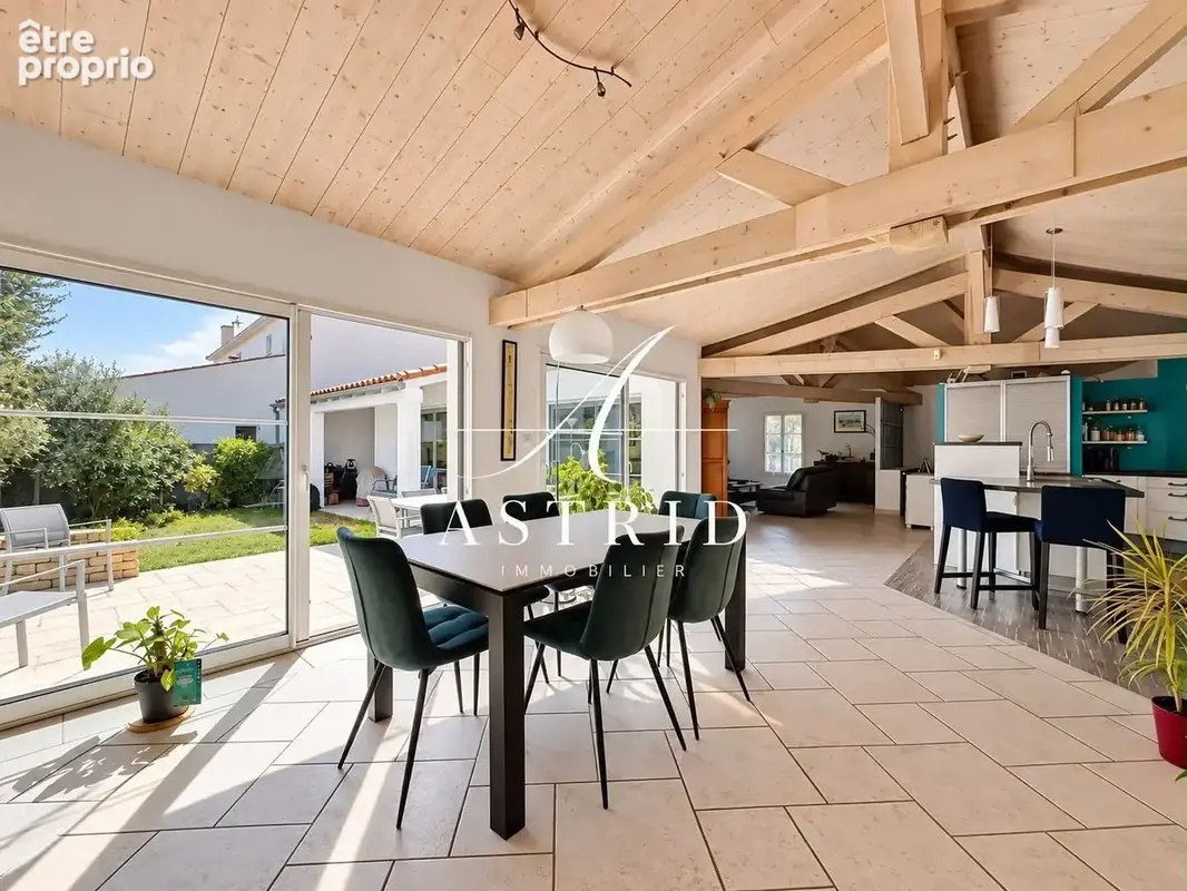Maison 6 pièces 209 m² à vendre à Lagord (17140) - photo 2