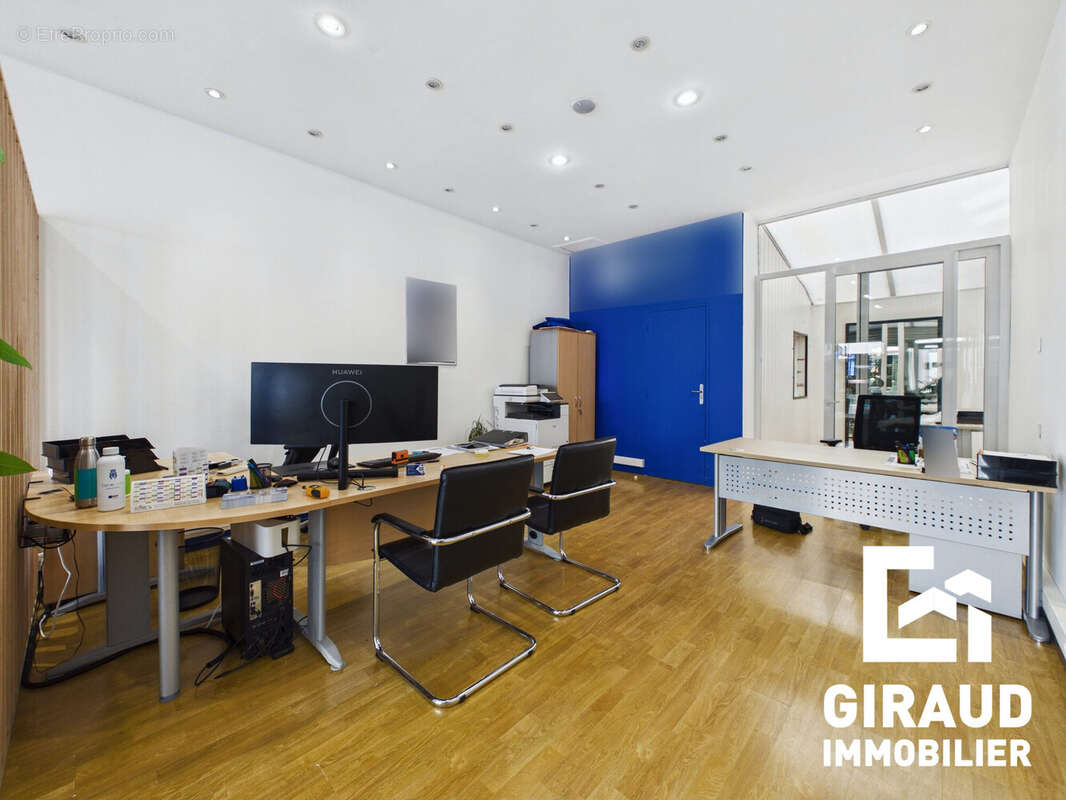 Commerce 56 m² à Fontenay-Le-Comte  - photo 5