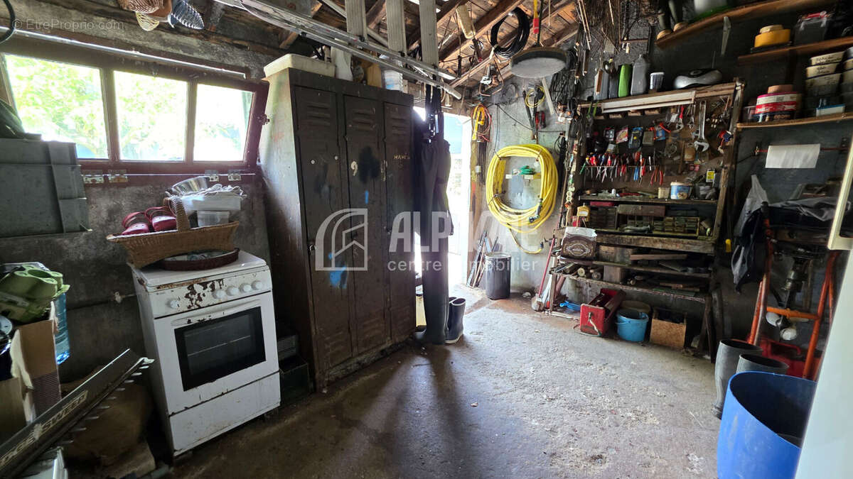 Un parc de 2200 m², une maison à rafraîchir, un vrai potentiel - photo 13