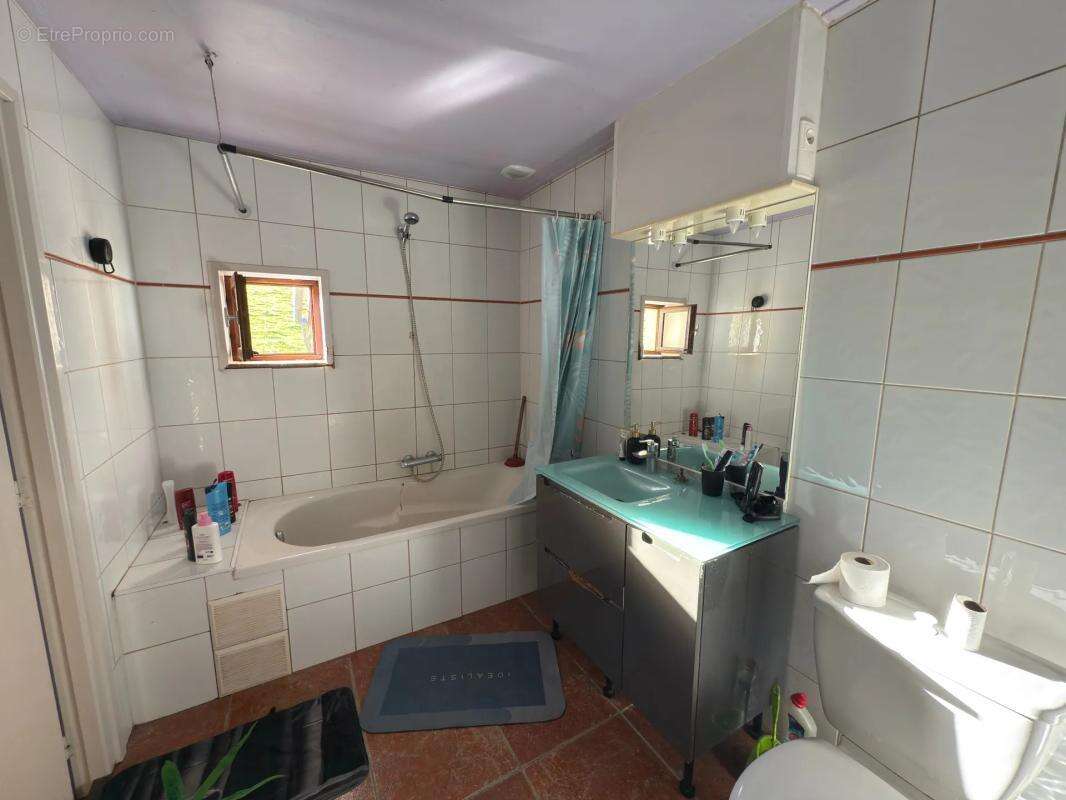 Maison à SAINT-GAL-SUR-SIOULE