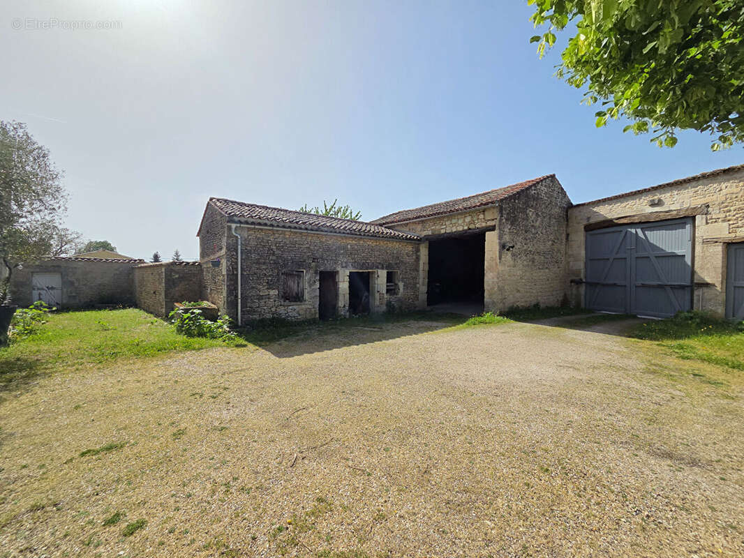 Maison à FLEAC