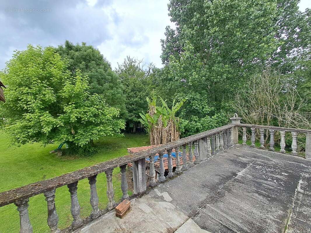 Maison 190 m² à Reignac  - photo 4