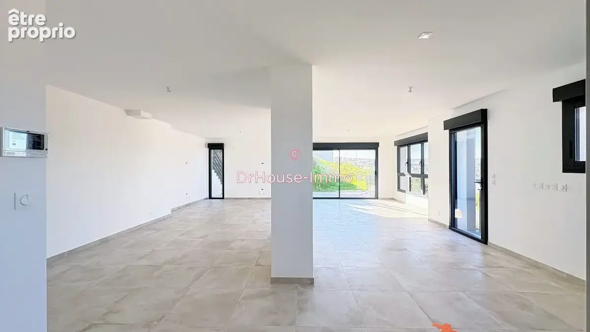 Maison 6 pièces 197 m² à vendre à Tourlaville (50110) - photo 2
