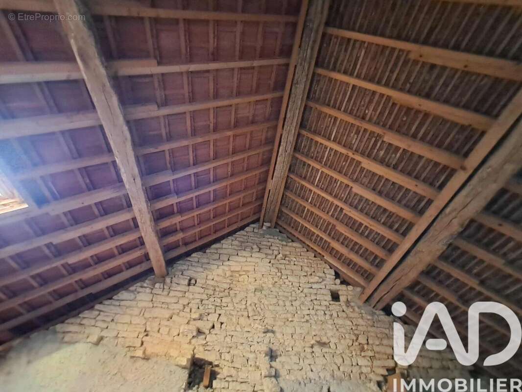 Photo 6 - Parking à COURGIS