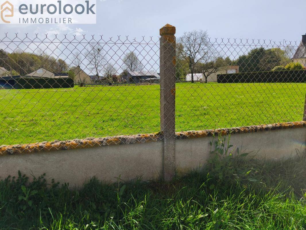 Terrain à SAINT-LAURENT-SUR-OUST