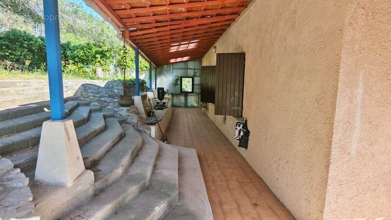 Maison à POUSSAN