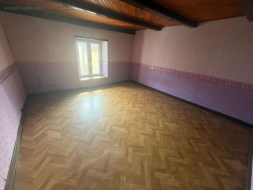 Maison à DOMJULIEN