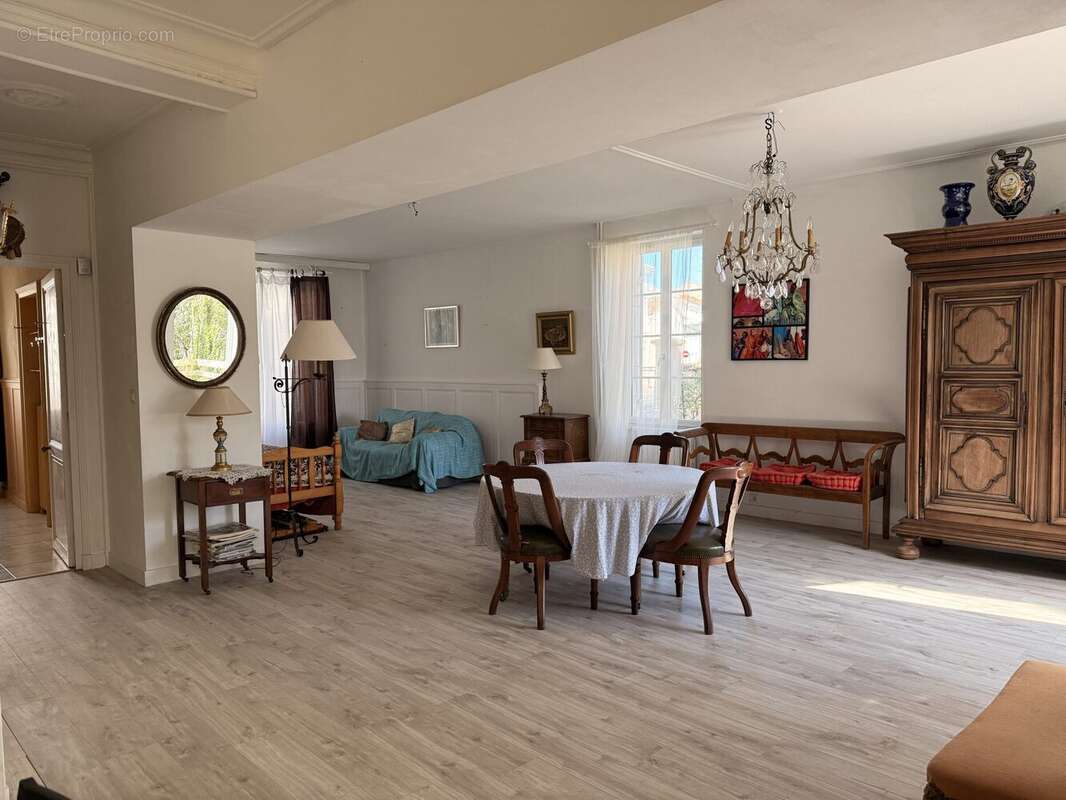 Maison à MORTAGNE-SUR-GIRONDE