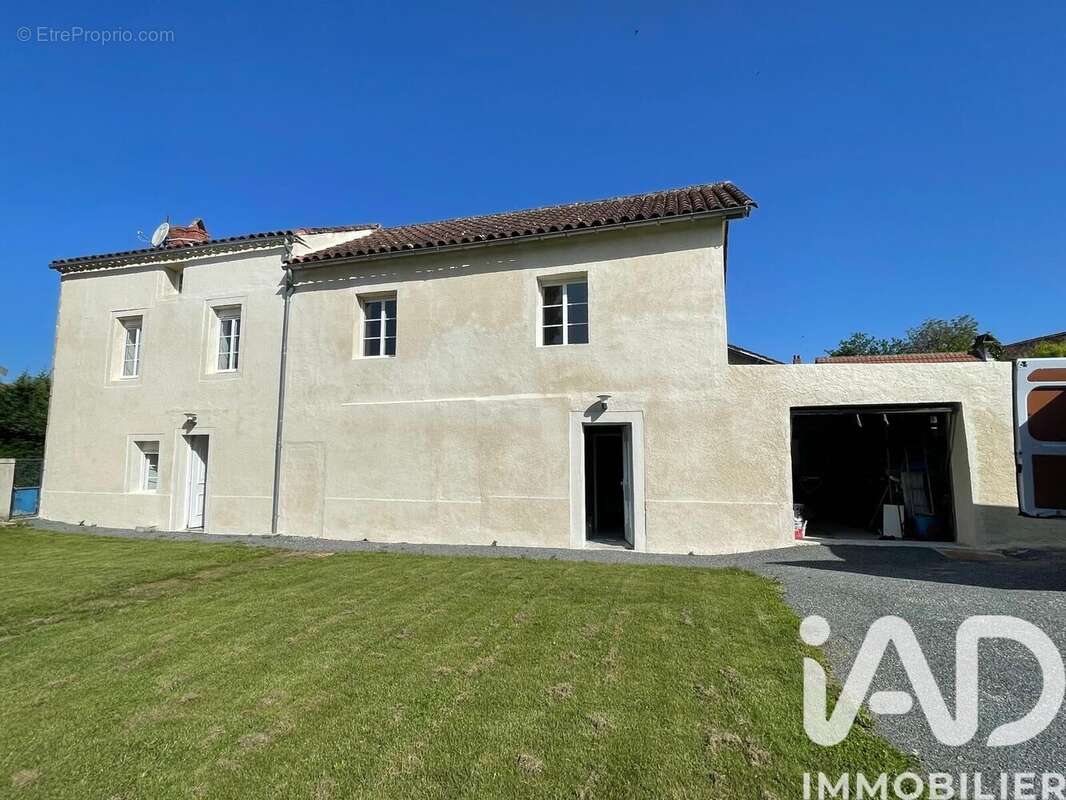 Photo 2 - Appartement à LAVERGNE