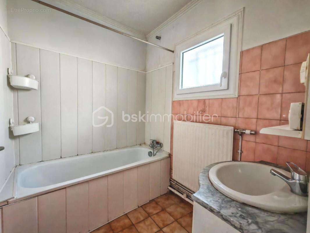 Maison avec jardin et stationnement - photo 15