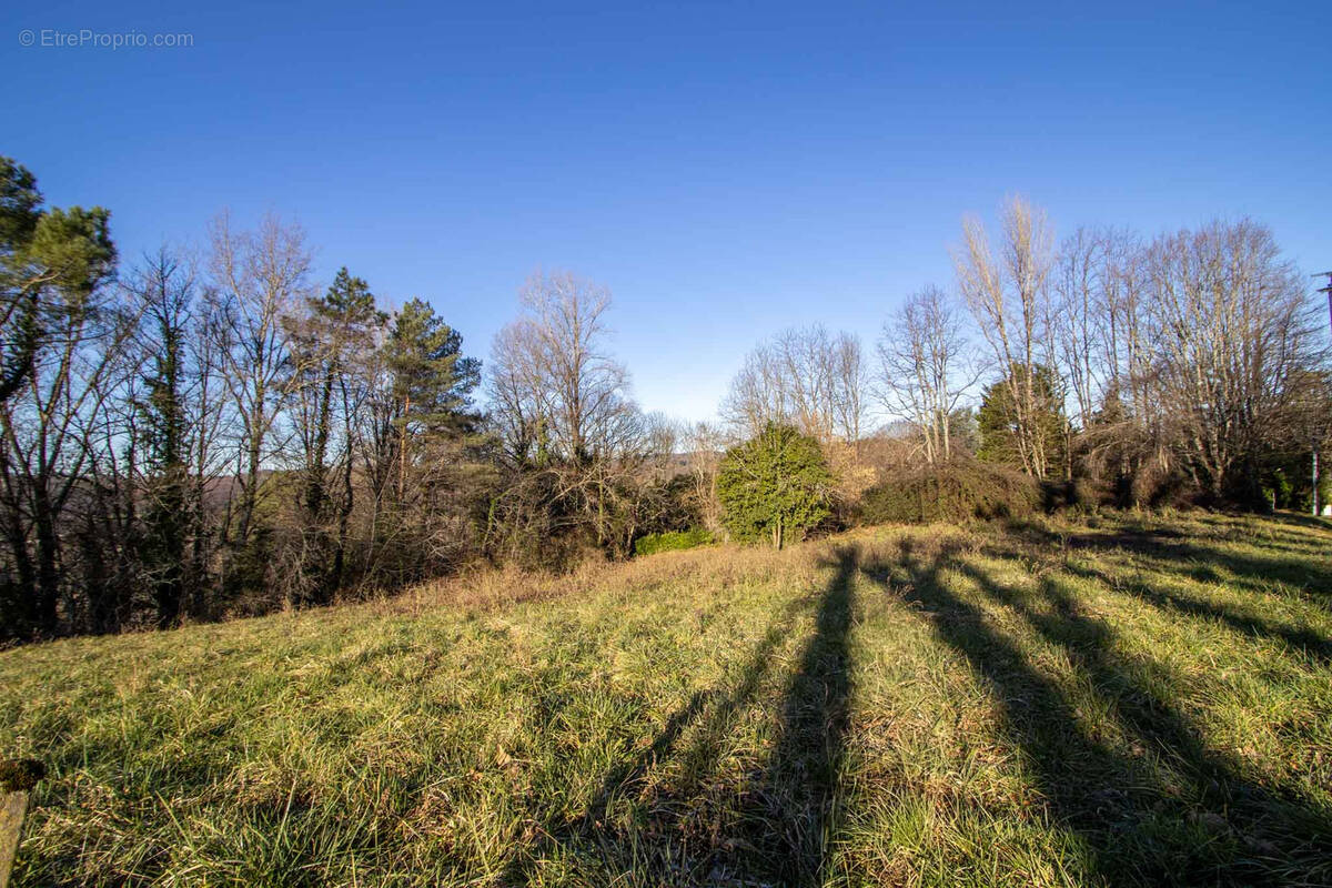 Terrain à SARLAT-LA-CANEDA