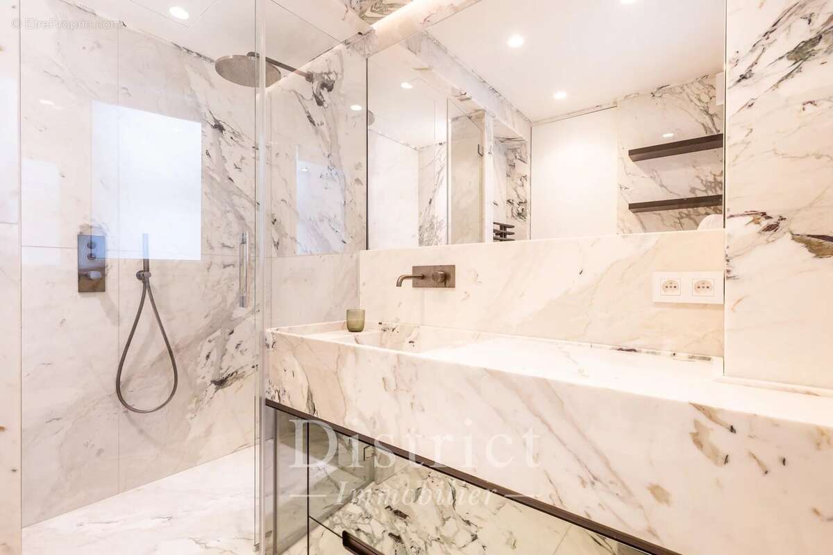 Appartement à PARIS-8E