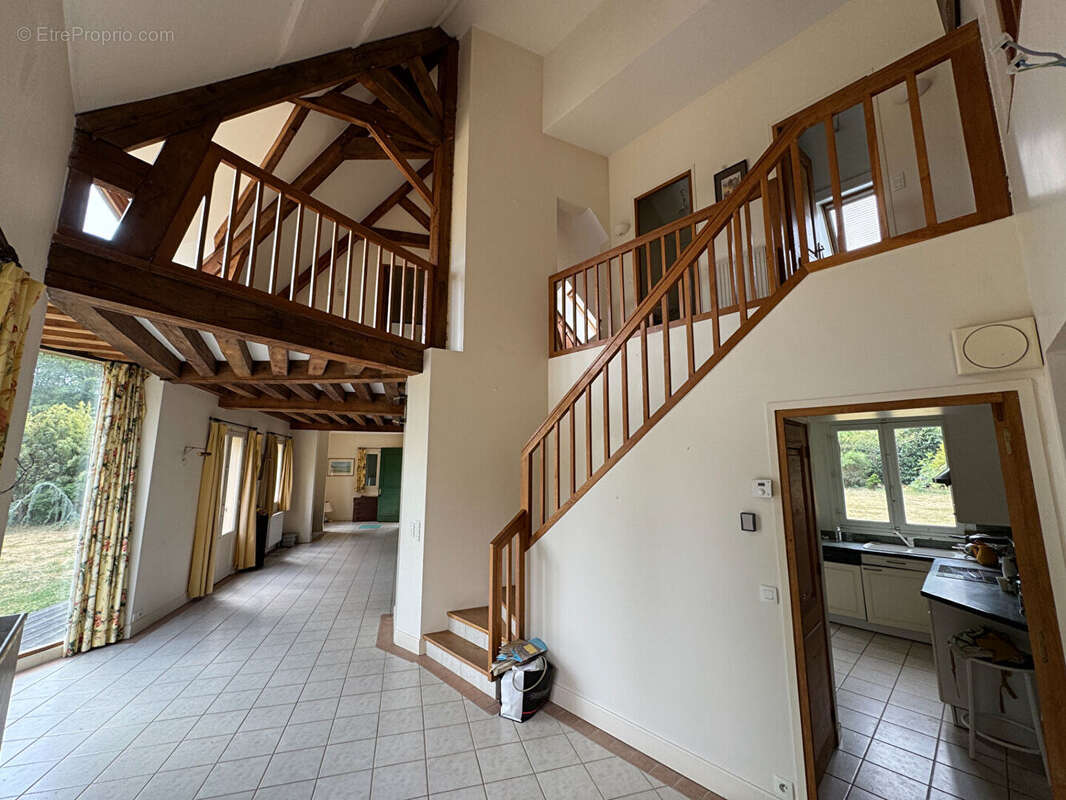 Belle propriété  récente avec environnement exceptionnel MONTFORT L 'AMAURY /MÉRÉ  8 pièces 201 m2 - photo 4