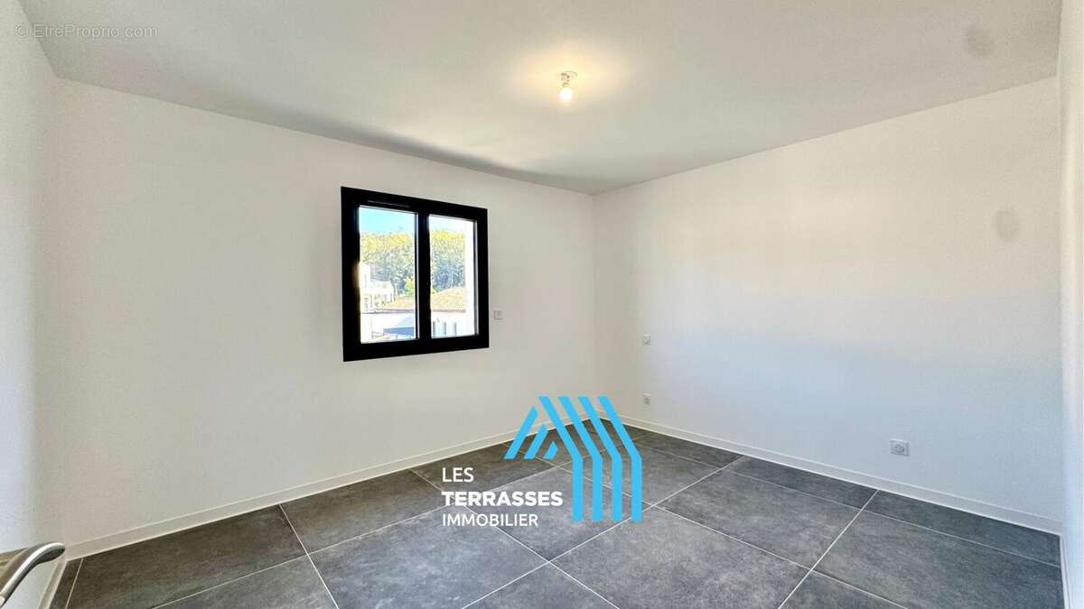 Maison à MONTELIMAR