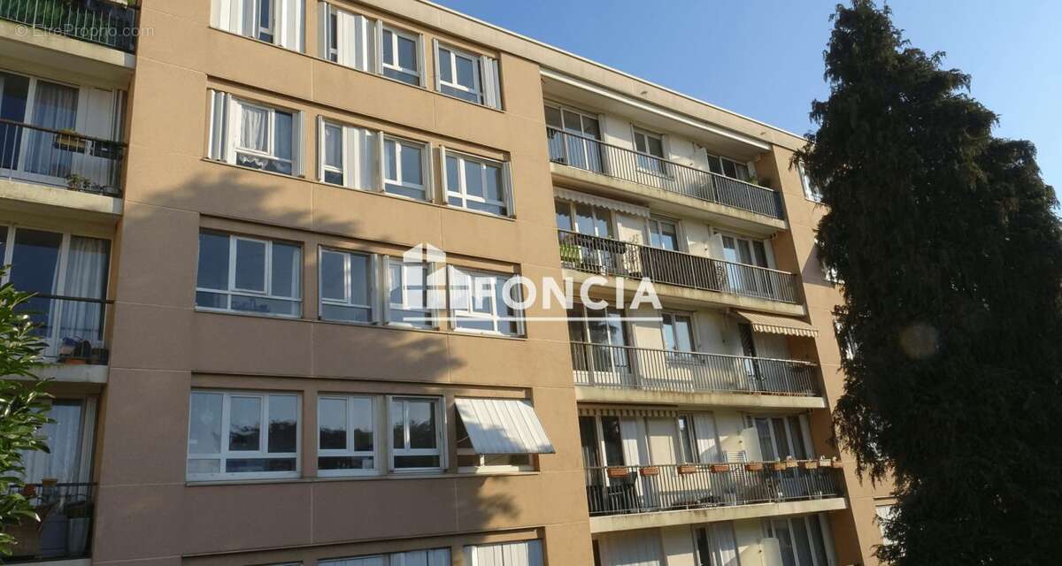 Appartement à LE PLESSIS-ROBINSON