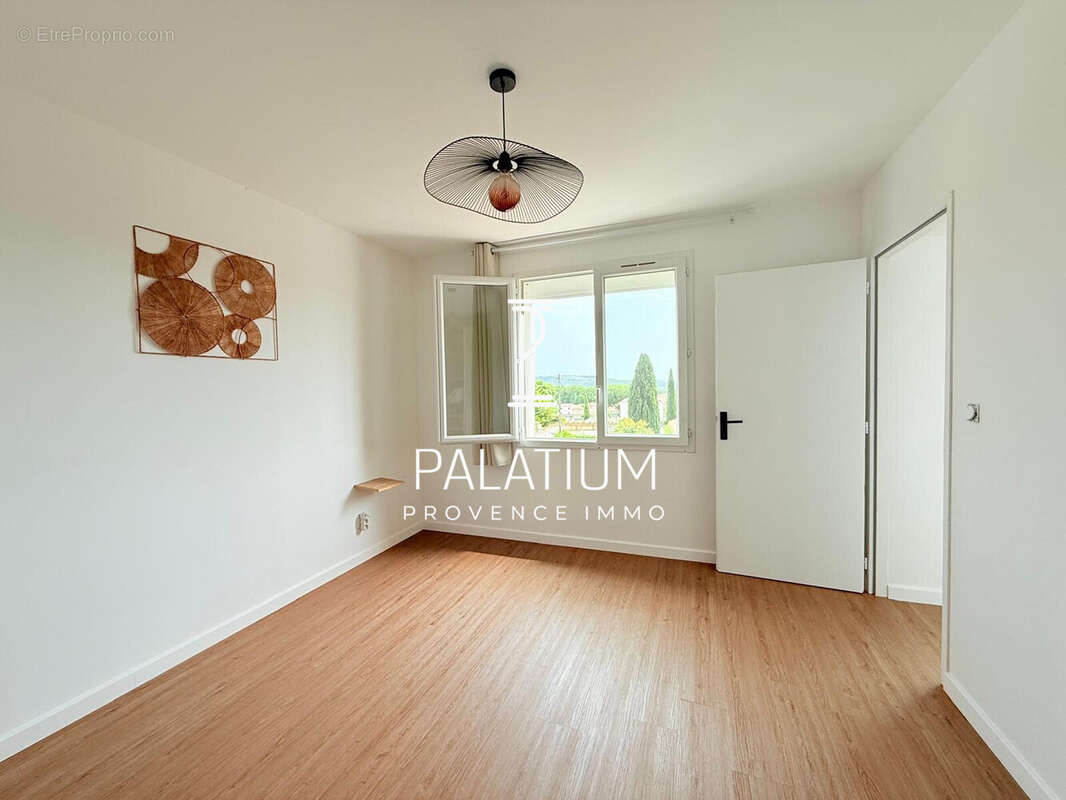 Appartement à LA FARE-LES-OLIVIERS