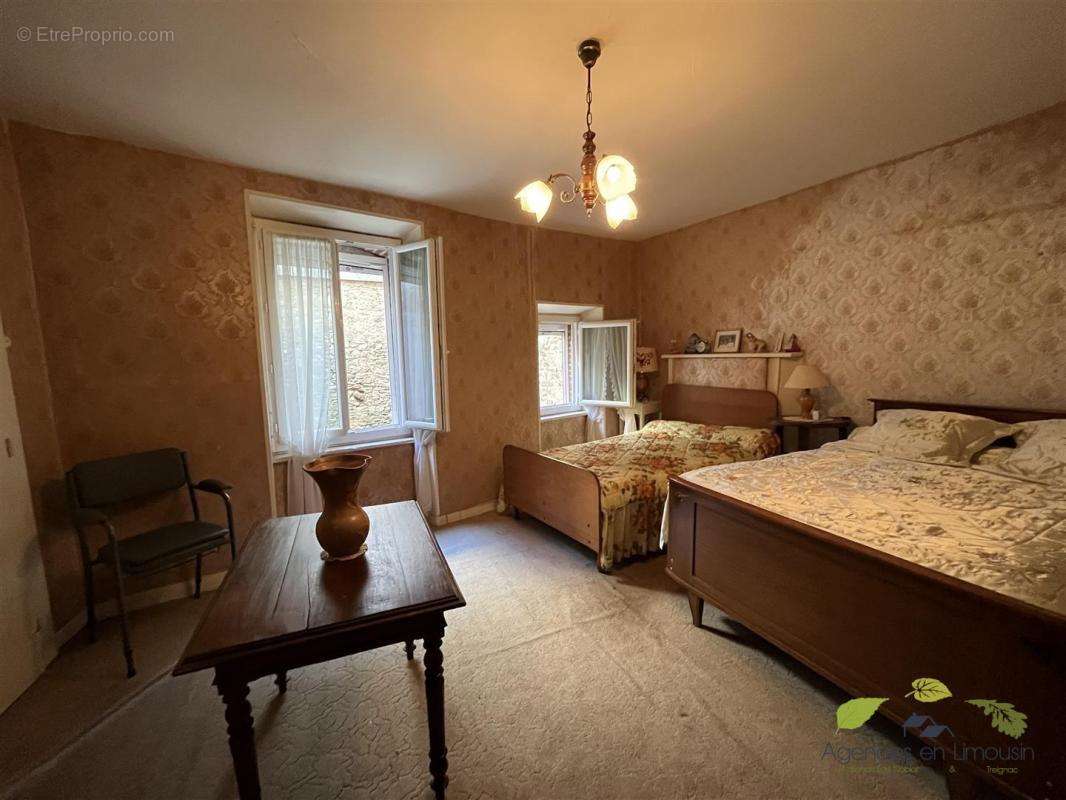 Maison à SAINT-LEONARD-DE-NOBLAT