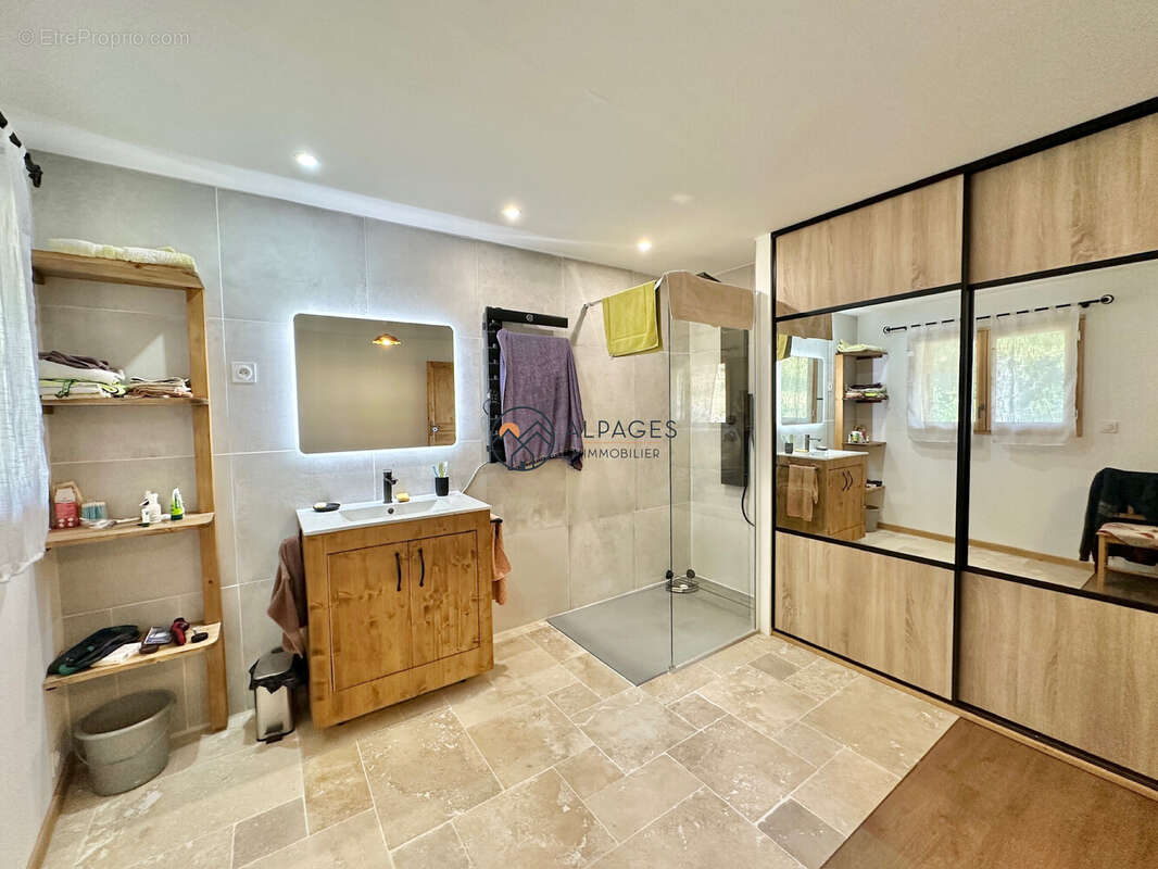 Maison 143 m² à Champcella  - photo 6