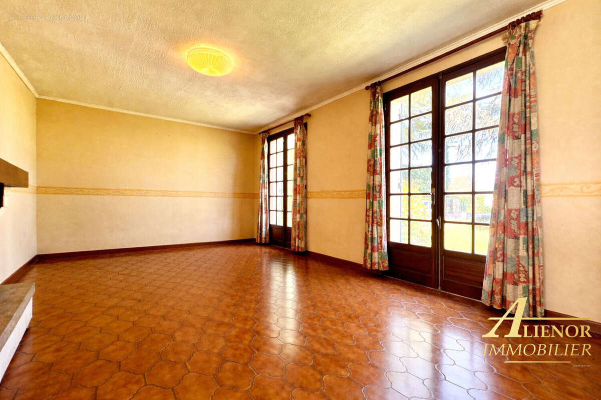 Maison à SAINT-LEON-SUR-L'ISLE