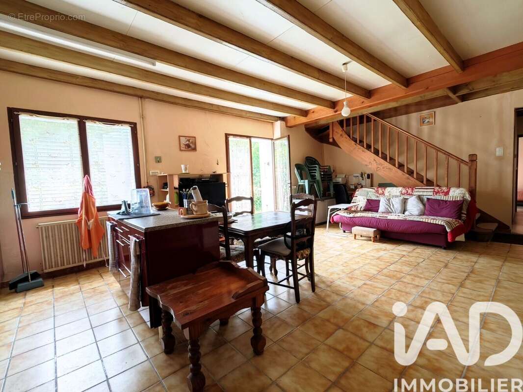 Maison 112 m² à Saint-Pierre-De-L'ile  - photo 9