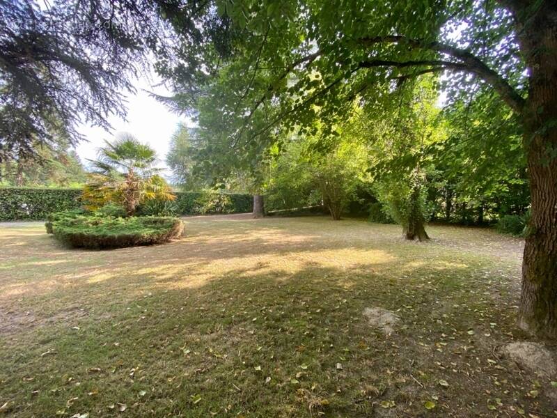 Terrain à LIGNAN-DE-BORDEAUX