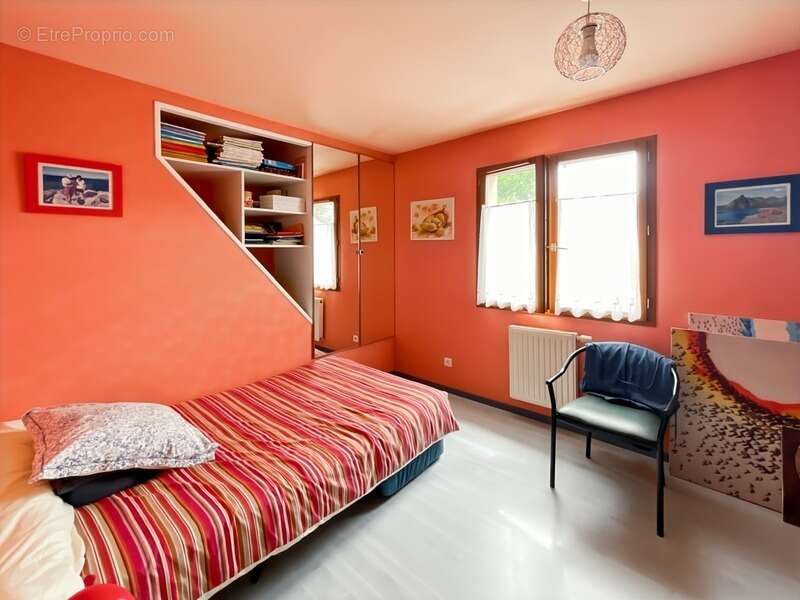 Maison à LES CLAYES-SOUS-BOIS