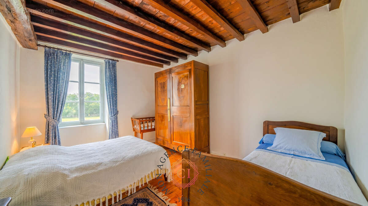 Propriété d'exception avec château, maison indépendante et parc d'env. 2,4 hectares - photo 4