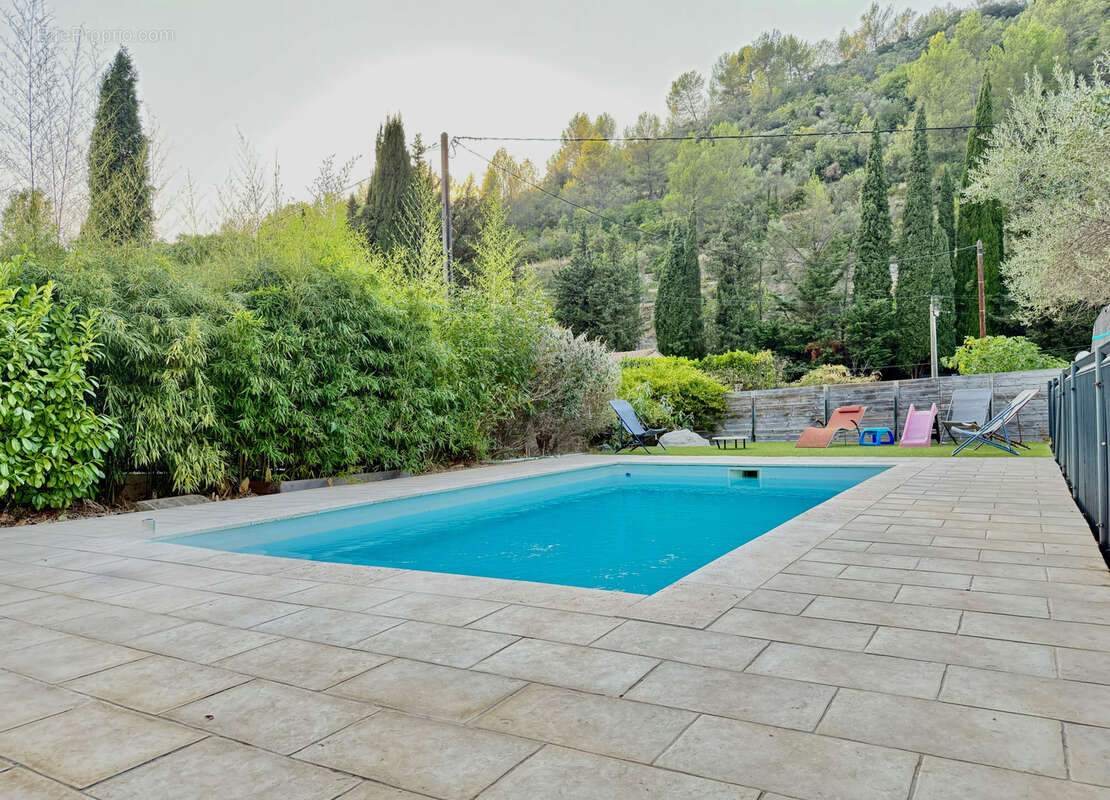 Maison à SOLLIES-TOUCAS