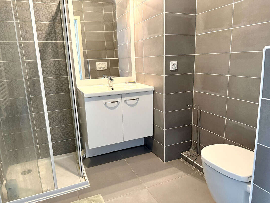 Appartement à SAINT-LAURENT-DU-VAR