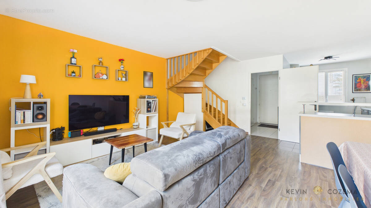 Maison à SAINT-PIERRE-DU-PERRAY