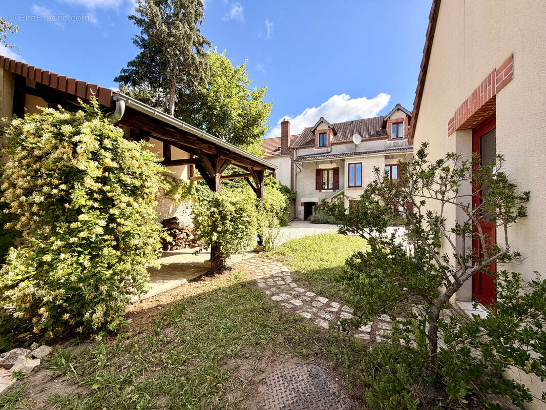 BRIARE - maison de ville T6 + jardin prête à vivre 125m2 - photo 3