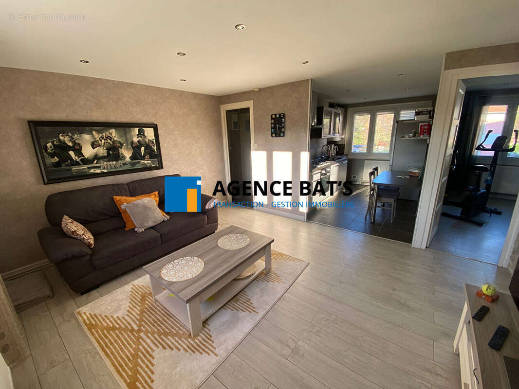 Photo 2 - Appartement à ROCHE-LA-MOLIERE