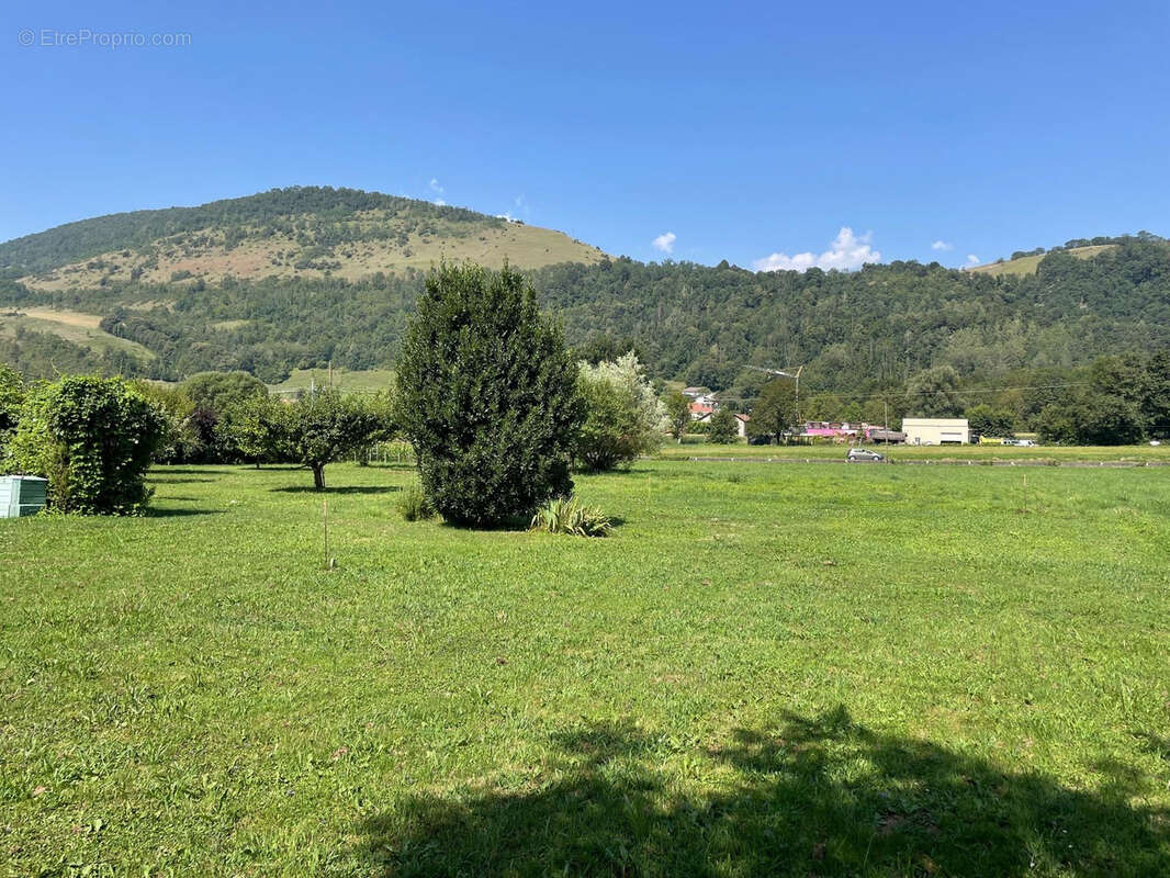 Terrain à VAULNAVEYS-LE-BAS