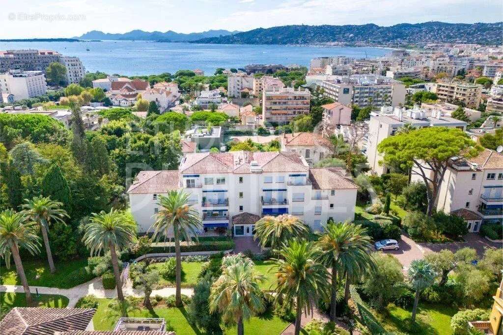 Appartement de standing dans résidence avec piscine. 2 chambres - 2 bains. Orée du Cap d'Antibes - photo 24
