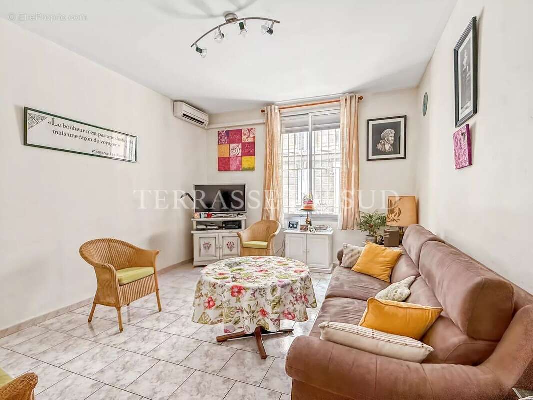Appartement à MARSEILLE-5E
