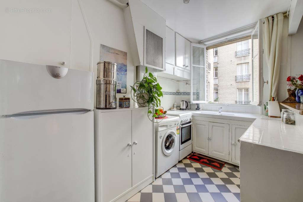 Appartement à PARIS-14E