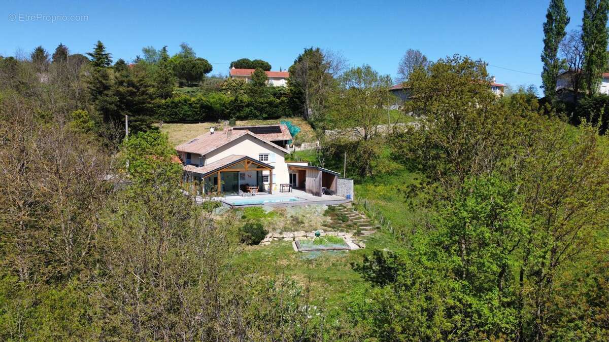 Maison à LUZINAY