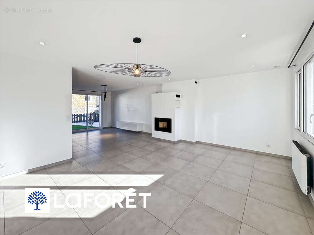 Maison à SAINTE-GENEVIEVE-DES-BOIS