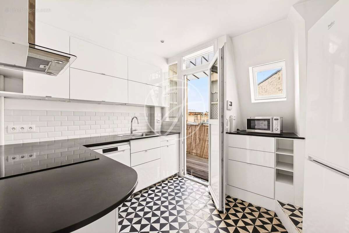 Appartement à PARIS-16E
