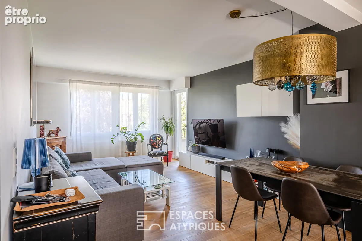 Appartement avec balcons suspendus au sommet d'un immeuble aux lignes modernistes - photo 8