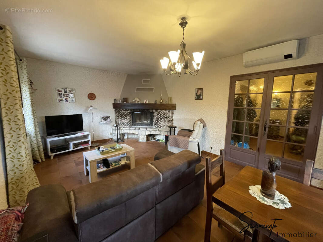 Maison à BELLEGARDE