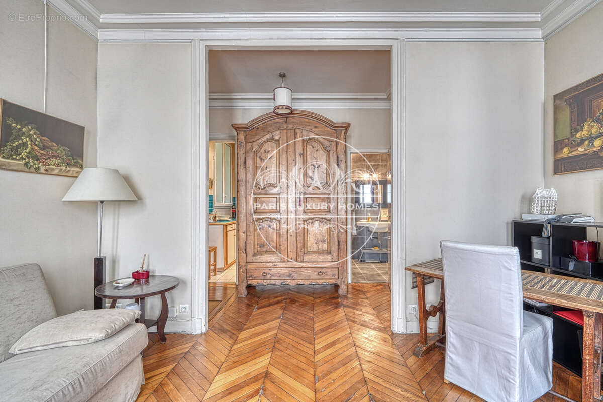 Appartement à PARIS-1E