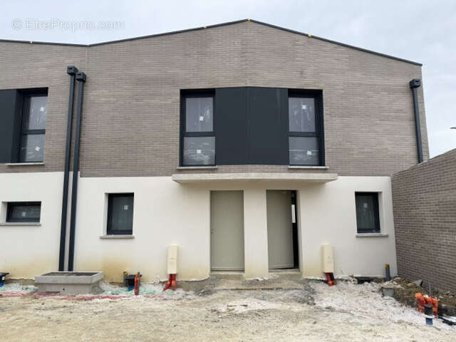 Maison à VILLENAVE-D&#039;ORNON