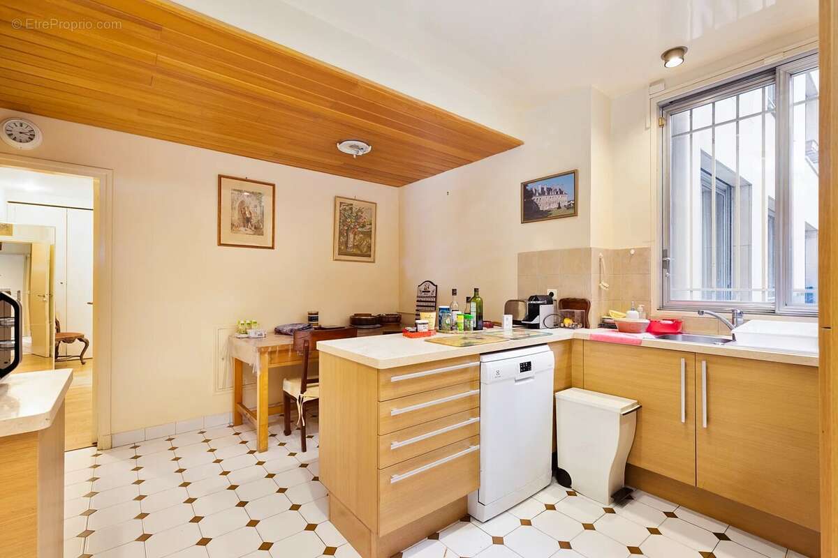 Appartement à PARIS-16E