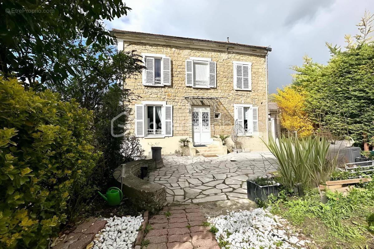 Maison à SAINT-OUEN-L'AUMONE