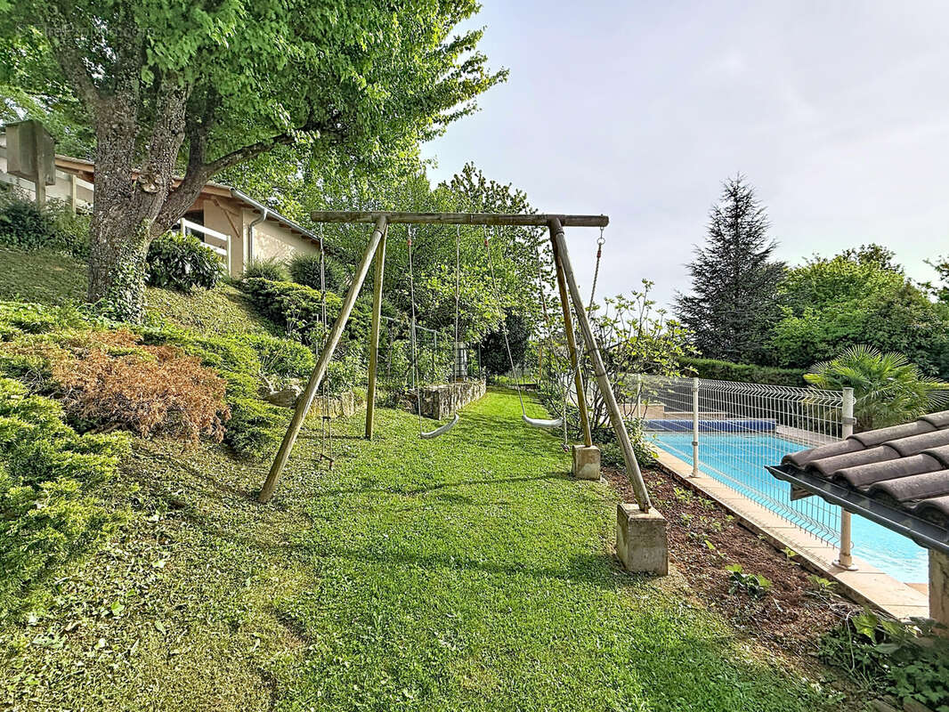 Maison à CHARBONNIERES