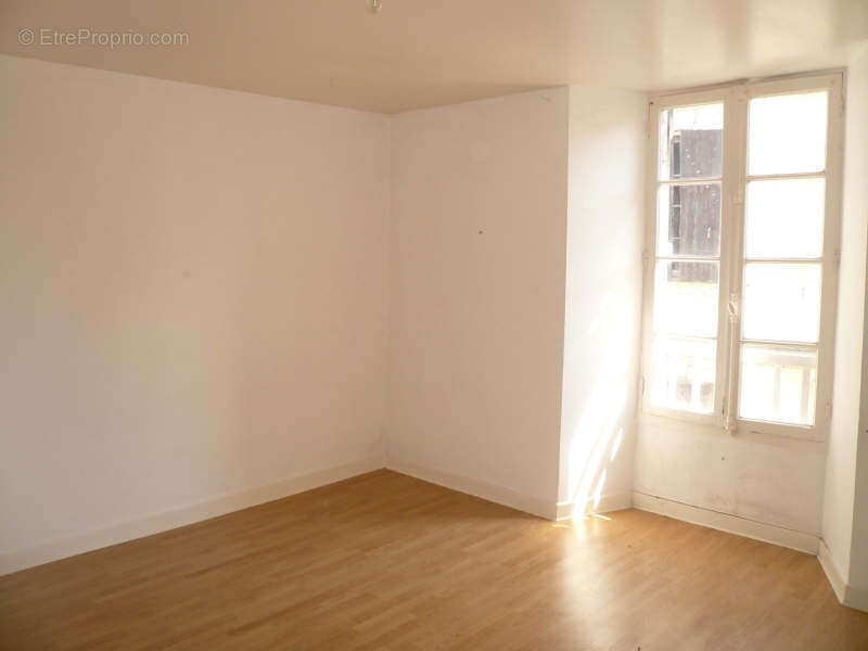 Appartement à FUMEL