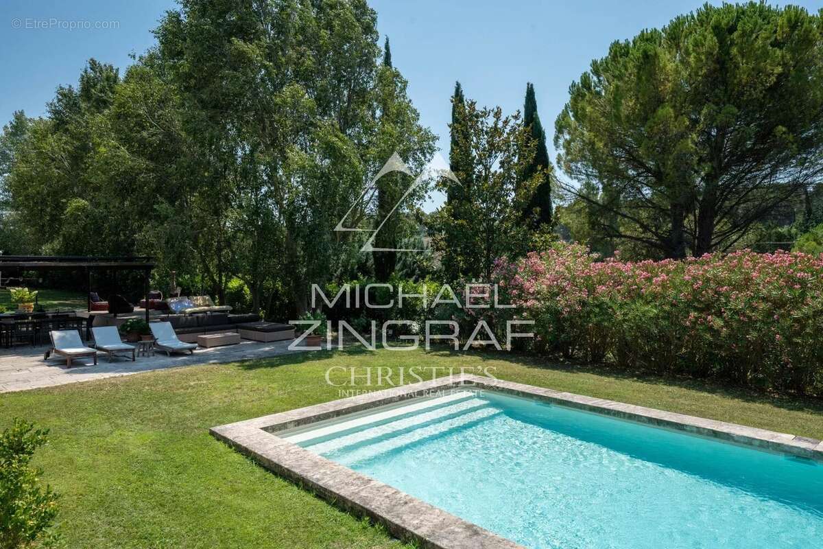Aix-en-Provence – Propriété avec piscine au coeur d'un écrin de verdure - photo 16