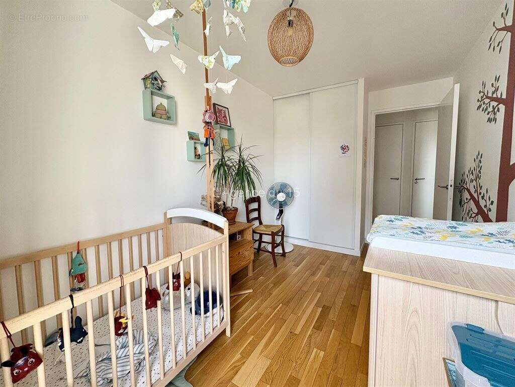 Appartement à COURBEVOIE